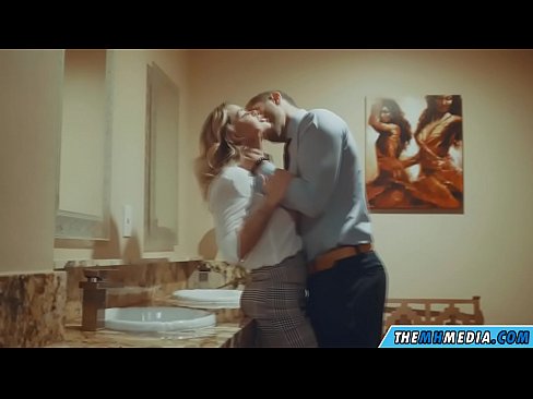 ❤️ Бүкіл аққұба сізді қоғамдық дәретханада азғырғанда ❤ Секс видео бізде kk.tradewin.top ❌